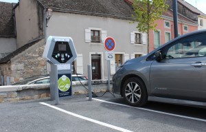 Borne de recharge pour véhicules électriques